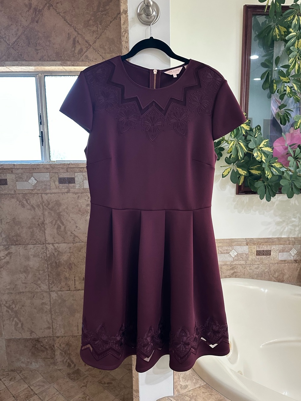 Ted Baker London Burgundy Dress w Floral Design and Sheer Cutouts Ted Sz 5